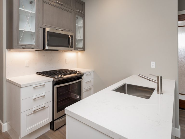 Guest Kitchen Countertop & Backsplash Bay StoneWorks